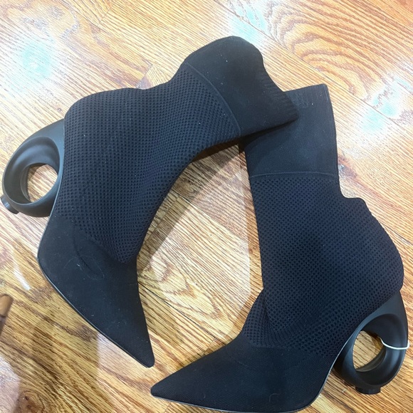 New with Box Burberry boots size 40 - Picture 3 of 4